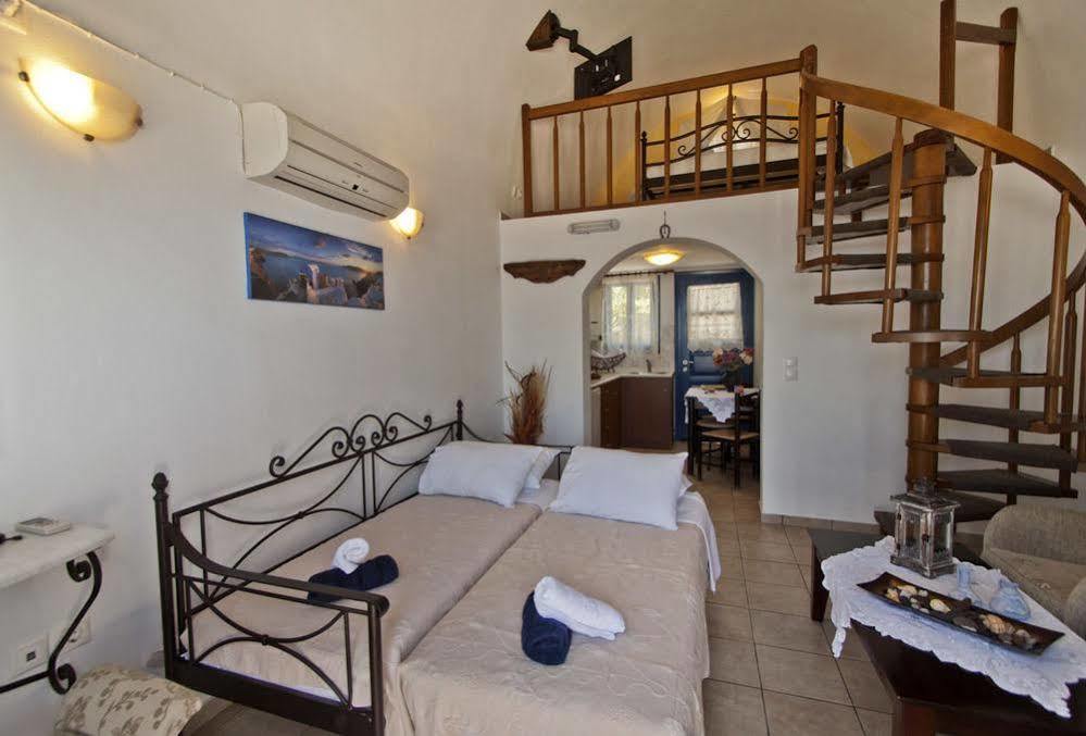 Golden East * Imerovigli (Santorini)