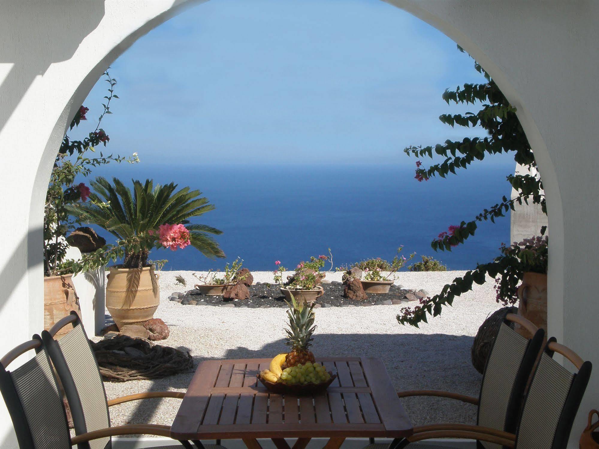 Golden East Apartment Imerovigli (Santorini)