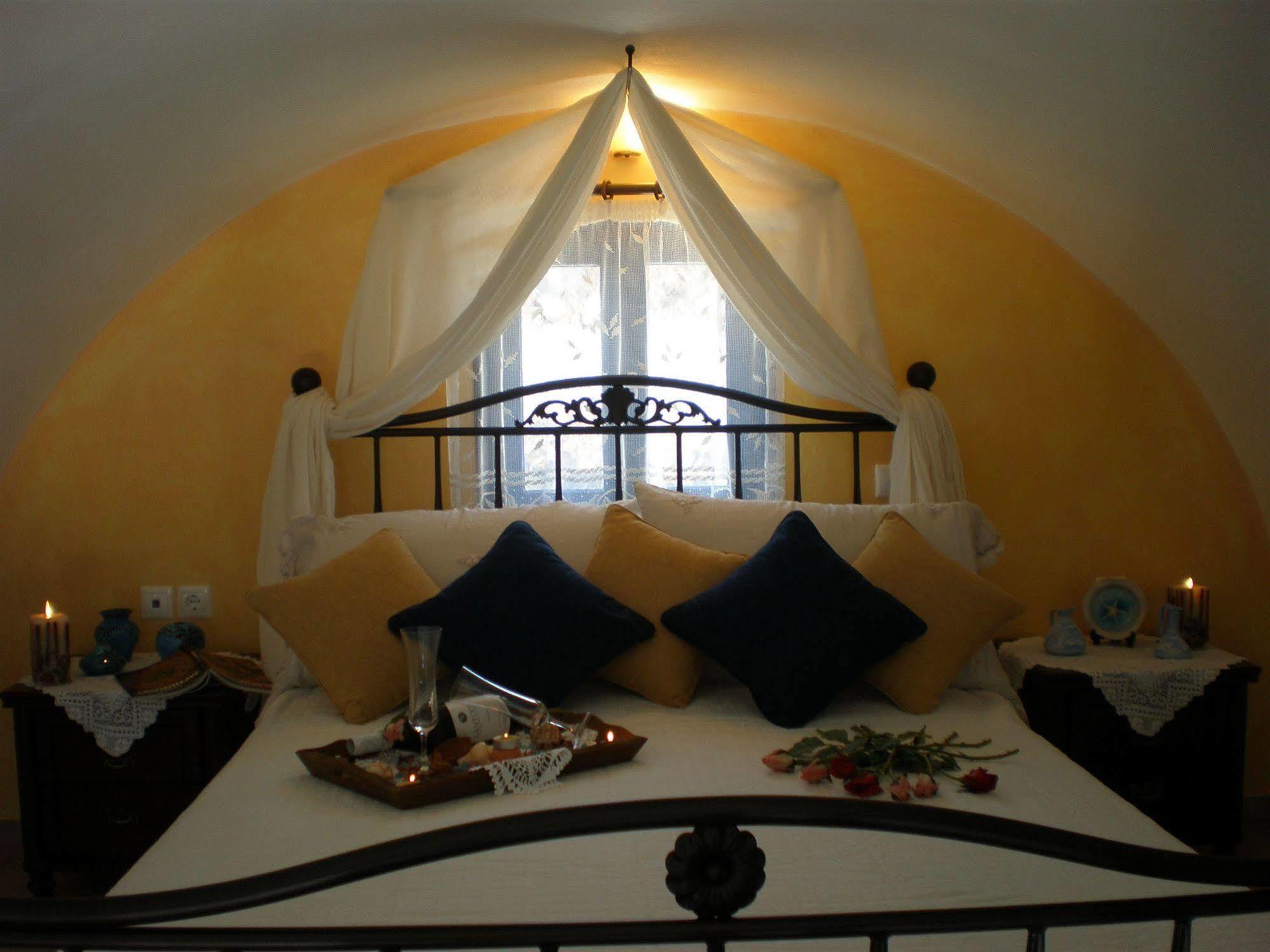 Golden East Apartment Imerovigli (Santorini)