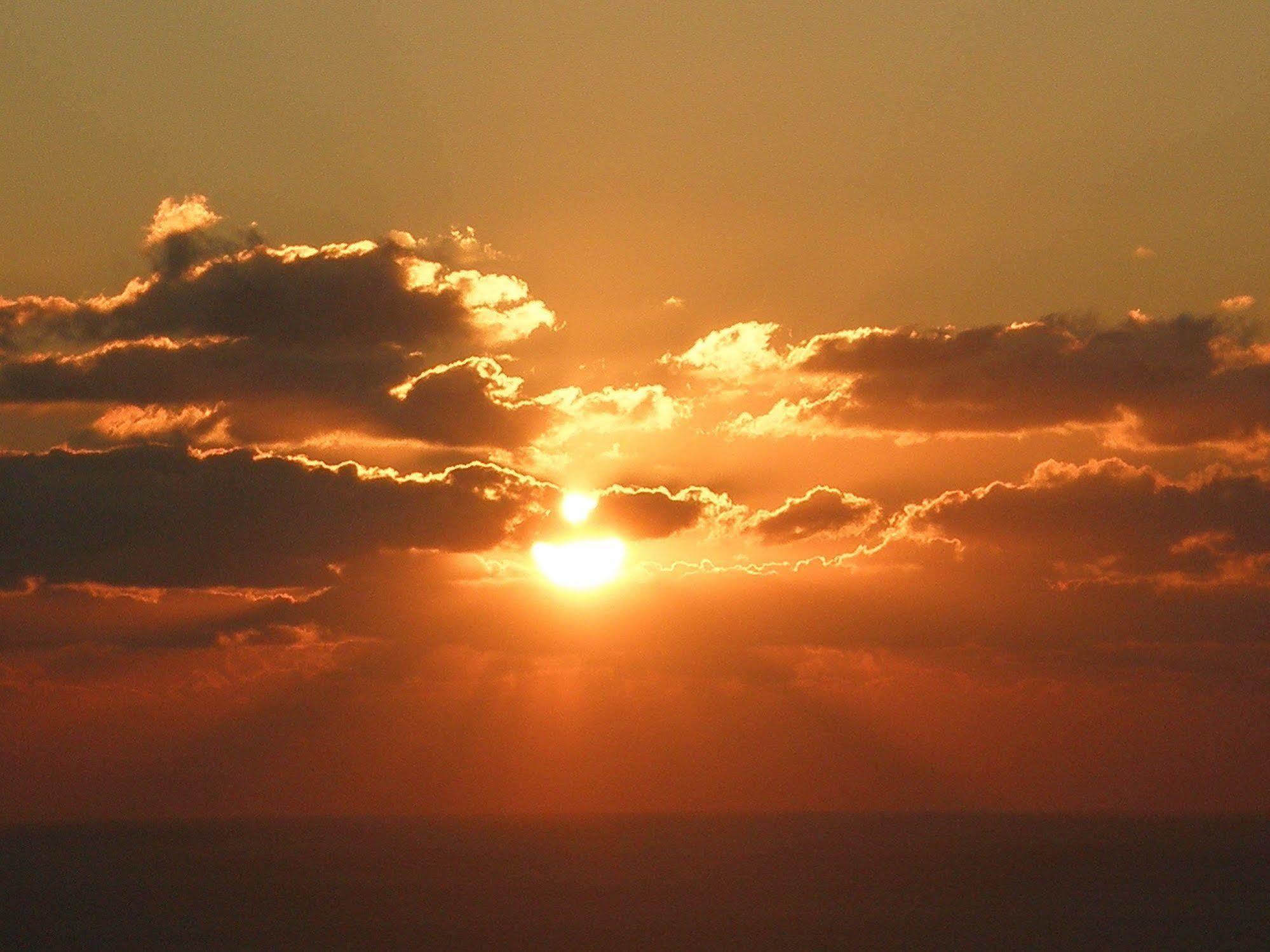 Golden East * Imerovígli